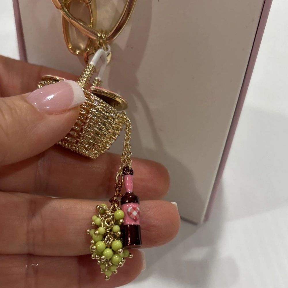 New Betsey Johnson Gold Tone Summer Picnic Bag Charm Wine Bottle & Grapes Charm - Picture 15 of 16